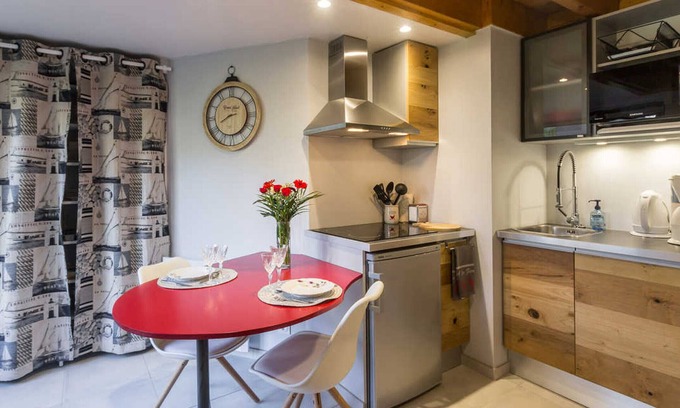 Beauchamps Cottage | Quaint Eco-Friendly Cottage with Private Garden, Mini Farm & Baby Equipment
