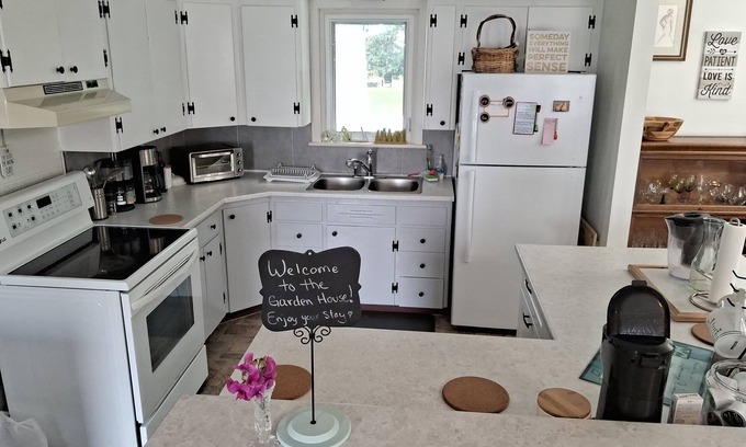Algoma District House | Quaint family home w/AC - 5 minutes from town! (Pet-Friendly!)
