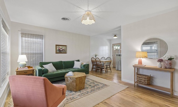 Fort Worth House | Quaint Fort Worth Cottage near TCU, Dickies Arena, & Stockyards