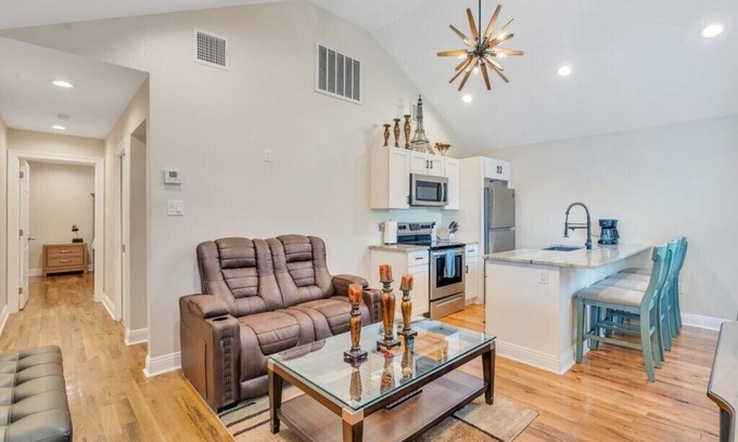 Gentilly Terrace Condo | Quaint Gentilly: 2BR, Private Guesthouse Getaway, Parking