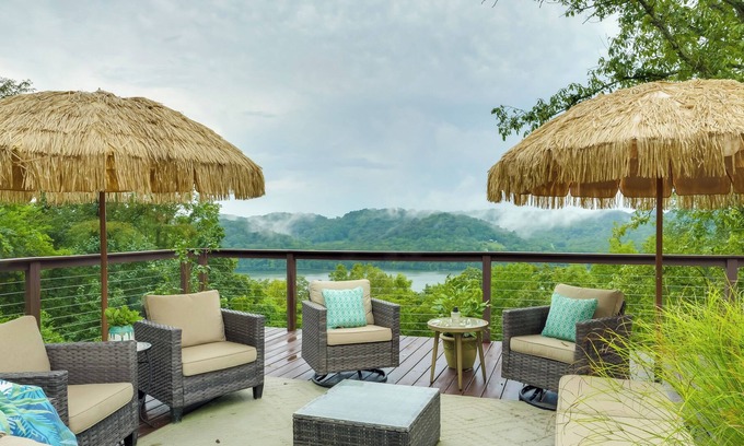 Granville House | Quaint Granville Retreat w/ Cumberland River Views