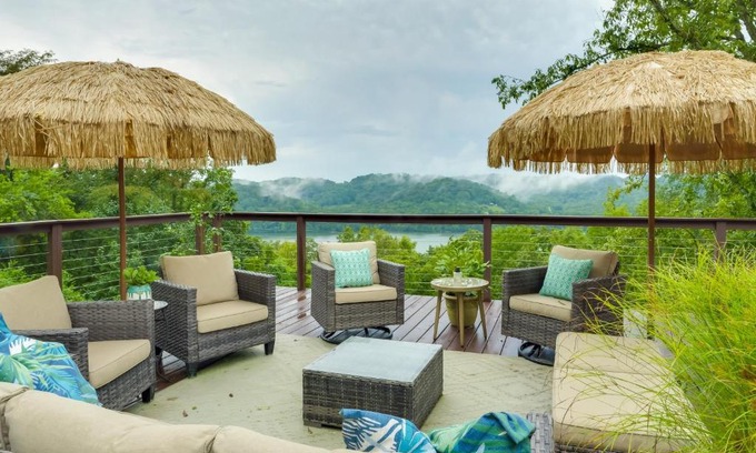 Granville House | Quaint Granville Retreat with Cumberland River Views