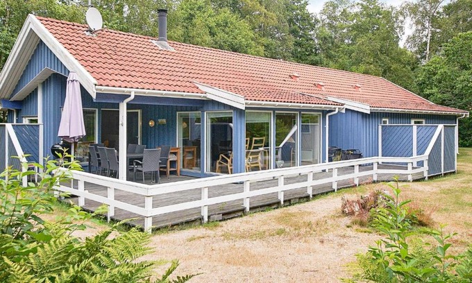 Oster Somarken House | Quaint Holiday Home in Aakirkeby with Whirlpool