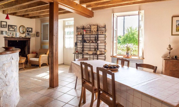 Morogues House | Quaint Holiday home in Morogues with Garden