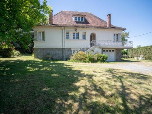 Payzac House | Quaint Holiday Home with Garden