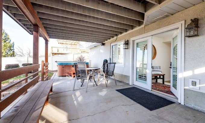 Sandy Apartment | Quaint Homeaway Near Trails and ski Resorts