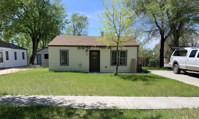 Rapid City House | Quaint house with enough room for the two & four legged pals exploring the Hills