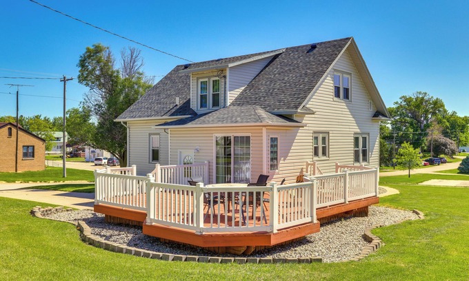 Howells House | Quaint Howells Retreat - Steps from Main Street!