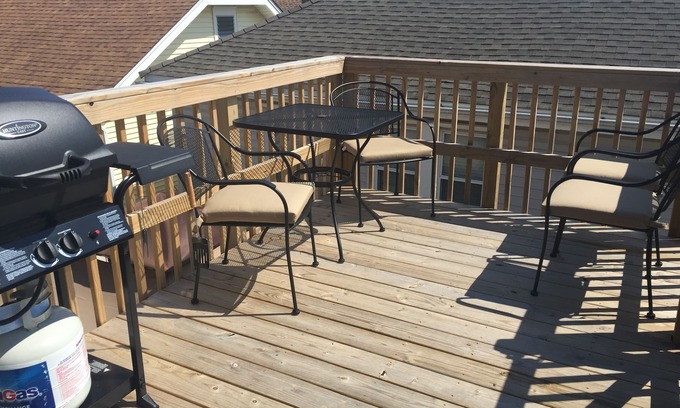 North End Condo | Quaint Little Cottage with Deck