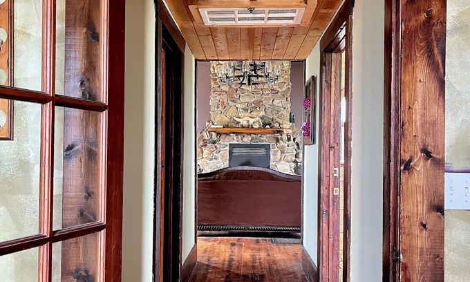 Division No. 3 House | Quaint lodge wonderful for retreats, reunions, weddings, and relaxation!