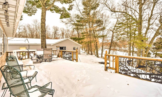 Mikana Cabin | Quaint Mikana Cabin w/ Red Cedar Lake Access!