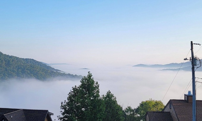 Burnsville Condo | Quaint Mt. Mitchell Condo