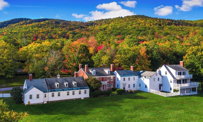 Francestown Bed & Breakfast | Quaint New England Inn at Crotched Mountain!