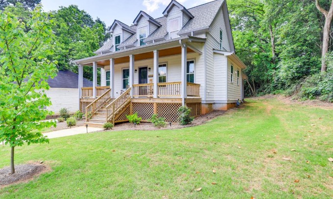 Newnan House | Quaint Newnan Vacation Rental Near State Park!