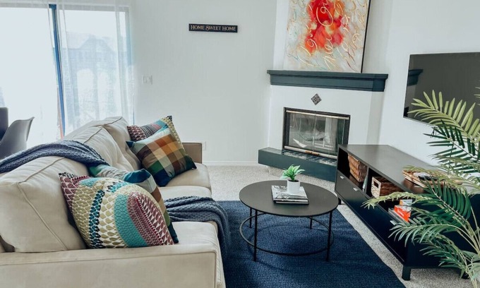 Englewood Apartment | Quaint One Bed Condo near DTC