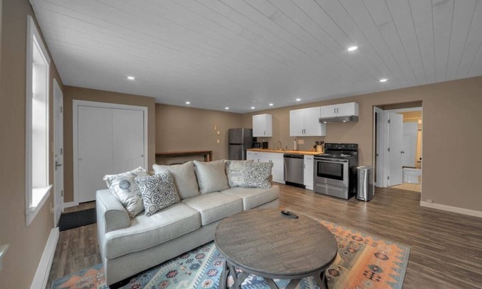 Augusta Apartment | Quaint One Bedroom Apartment