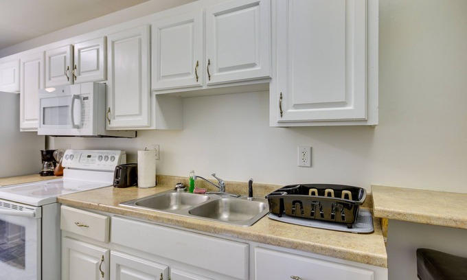 Orangeburg House | Quaint Orangeburg Townhome Near Hospitals & Campus
