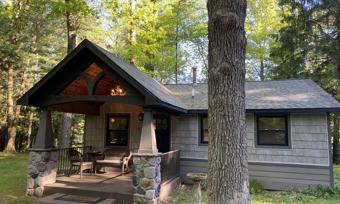 Newaygo House | Quaint quiet cottage on the Muskegon River, Newaygo!