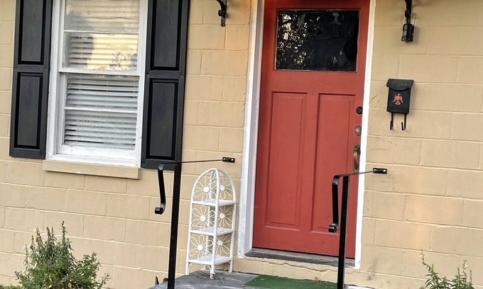 Live Oak House | Quaint rural downtown community close to springs, 3 rivers, biking & equestrian