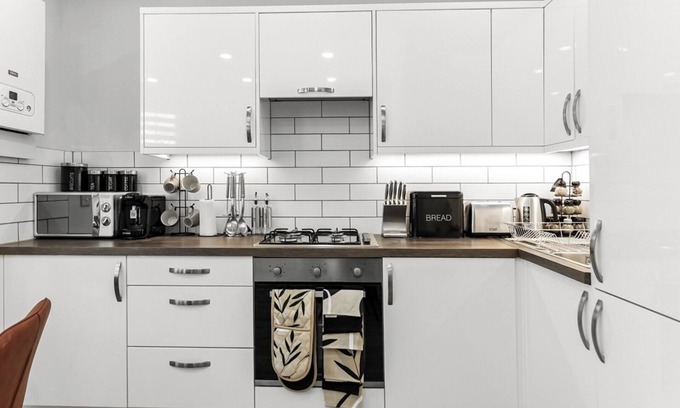 Livesey Apartment | Quaint Sanctuary in Bustling