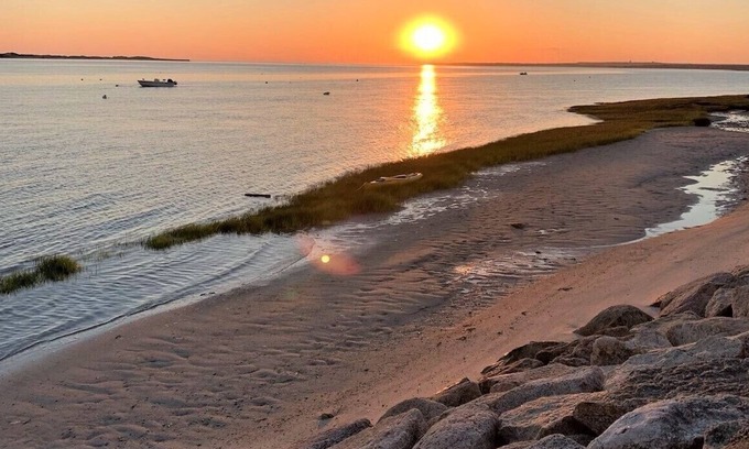 Barnstable House | Quaint Seaside Cottage