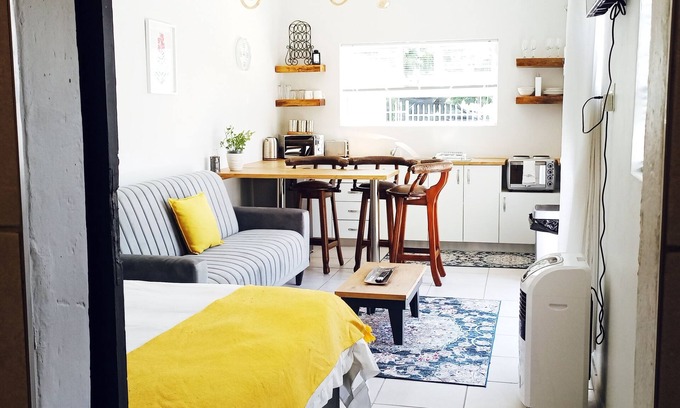 Paarl Apartment | Quaint self-catering unit, located in the heart of Paarl.