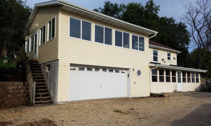 Ferryville House | Quaint Single Family home overlooking Pool 9