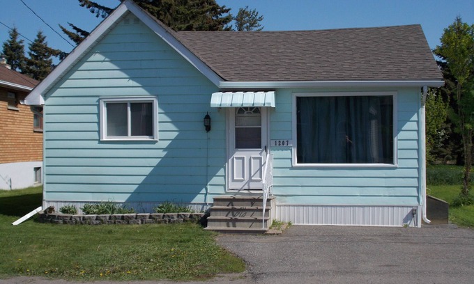 Thunder Bay House | Quaint Spacious 3 Bedroom House Sleeps 5
