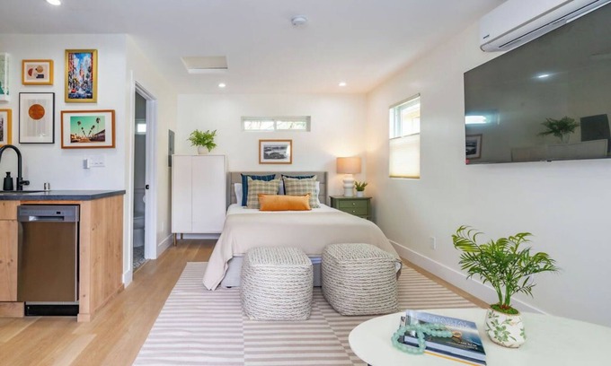 Hillcrest Apartment | Quaint Studio in Charming Marston Hills