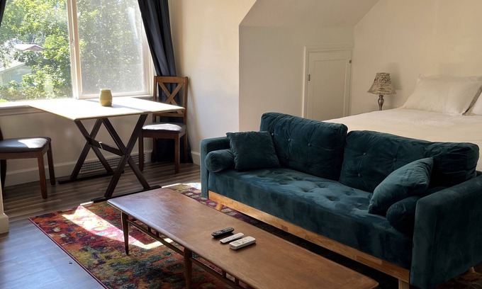Hamilton Apartment | Quaint Studio in the Heart of Hamilton
