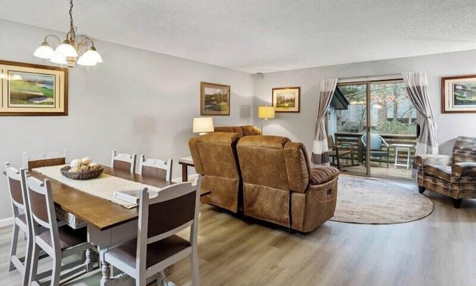 Hot Springs Village House | Quaint Townhome Nestled in the Piney Woods