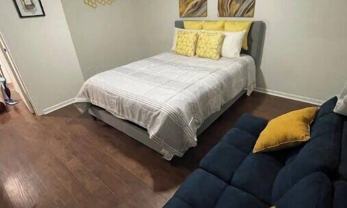 Houston House | Quaint Upscale 2BR Townhouse in the Galleria area