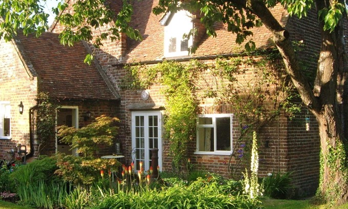 Northbourne Cottage | Quaint Village Location With Beautiful English Cottage Garden