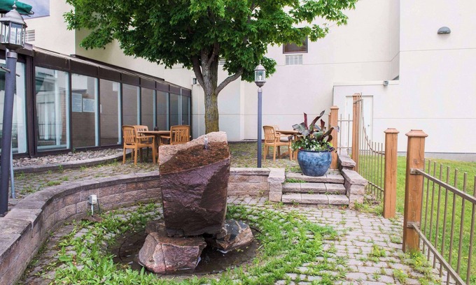 Pembroke Hotel | Quality Inn and Conference Centre