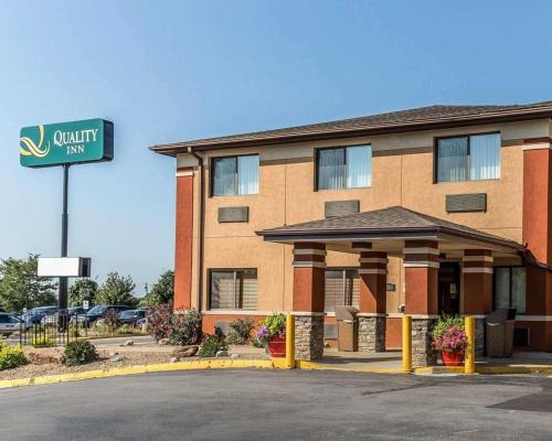 Cedar Rapids Hotel | Quality Inn at Collins Road - Cedar Rapids
