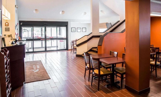 Bridgeport Hotel | Quality Inn Bridgeport-Clarksburg