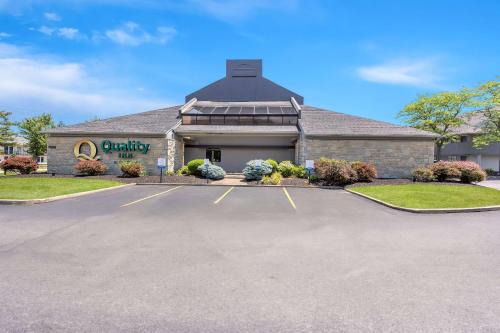 Middleburg Heights Hotel | Quality Inn Cleveland Airport