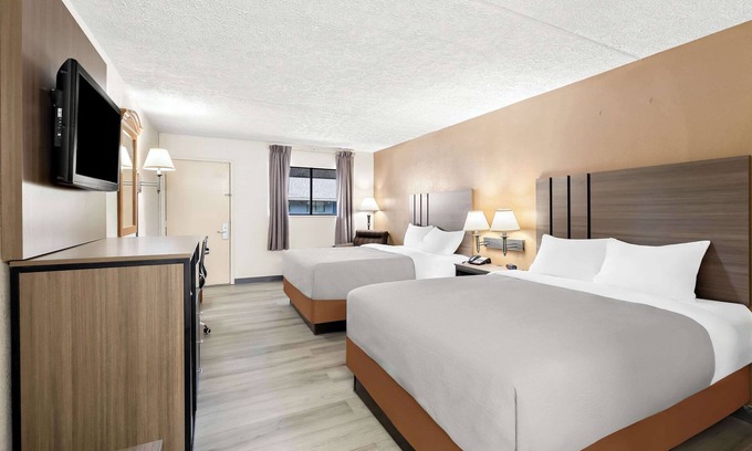 Middleburg Heights Hotel | Quality Inn Cleveland Airport