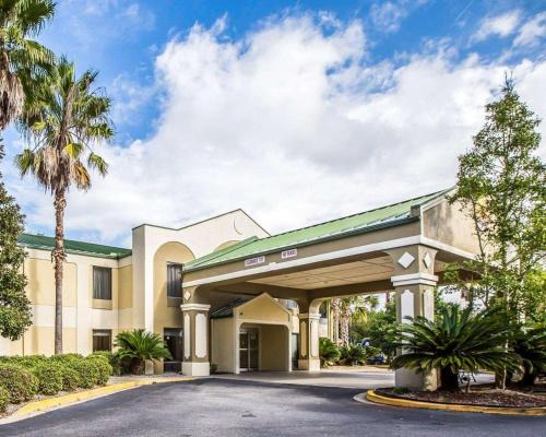 Darien Hotel | Quality Inn Darien-North Brunswick