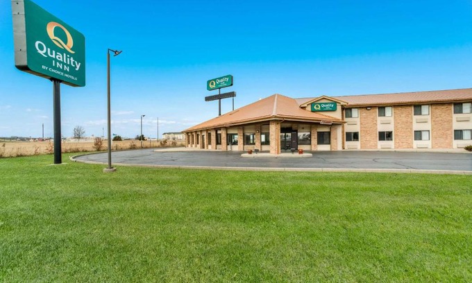 Effingham Hotel | Quality Inn Effingham North