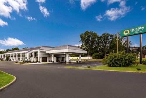 Emporia Hotel | Quality Inn Emporia