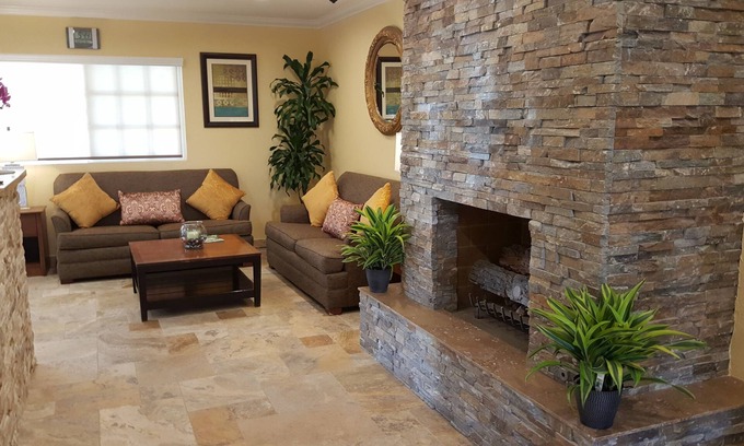 Central Escondido Hotel | Quality Inn Escondido San Diego North County