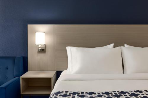 Lake Elsinore Hotel | Quality Inn Lake Elsinore I-15