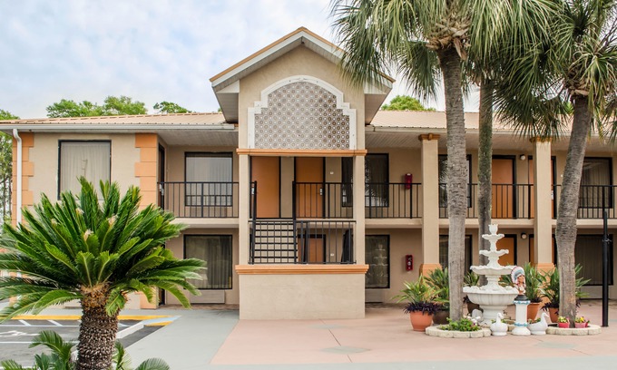 Chiefland Hotel | Quality Inn Near Manatee Springs State Park