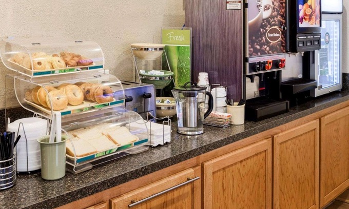 Coon Rapids Hotel | Quality Inn near Northtown Mall & National Sports Center