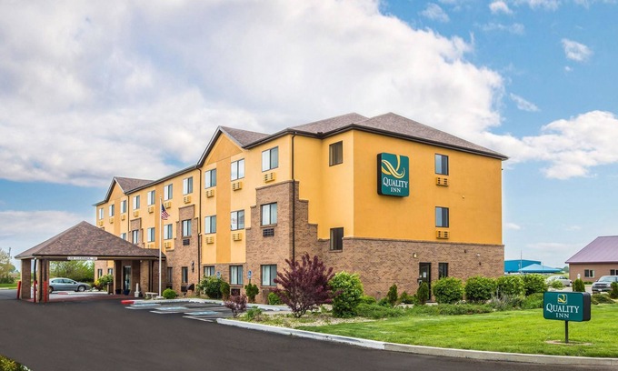 Peru Hotel | Quality Inn Peru near Starved Rock State Park