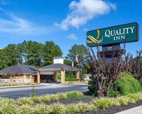 Southern Estates Hotel | Quality Inn Petersburg Near Fort Gregg-Adams