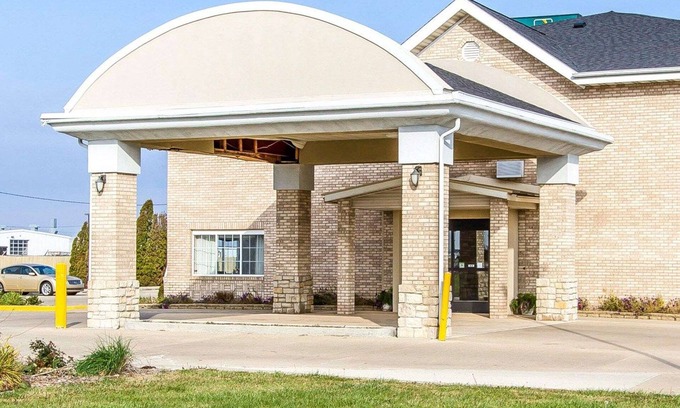 Pontiac Hotel | Quality Inn Pontiac