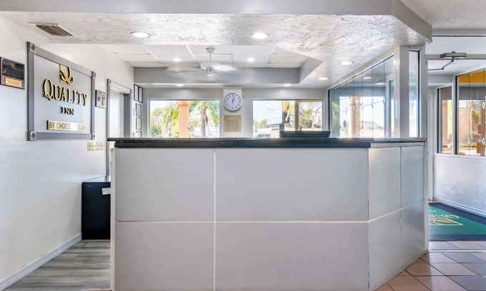 Indian Beach Sapphire Shores Hotel | Quality Inn Sarasota North Near Lido Key Beach