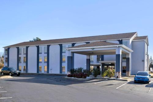 Arcadia Hotel | Quality Inn Spartanburg